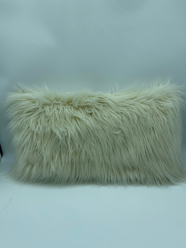 Fluffy cream pillows
x2 Available